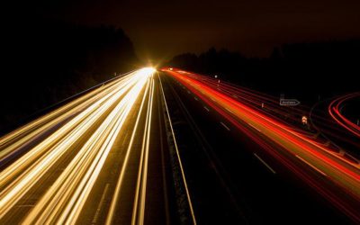 Oświetlenie pojazdów – jakim sposobem wybrać lampy przednie oraz tylne. O reflektorach samochodowych słów parę